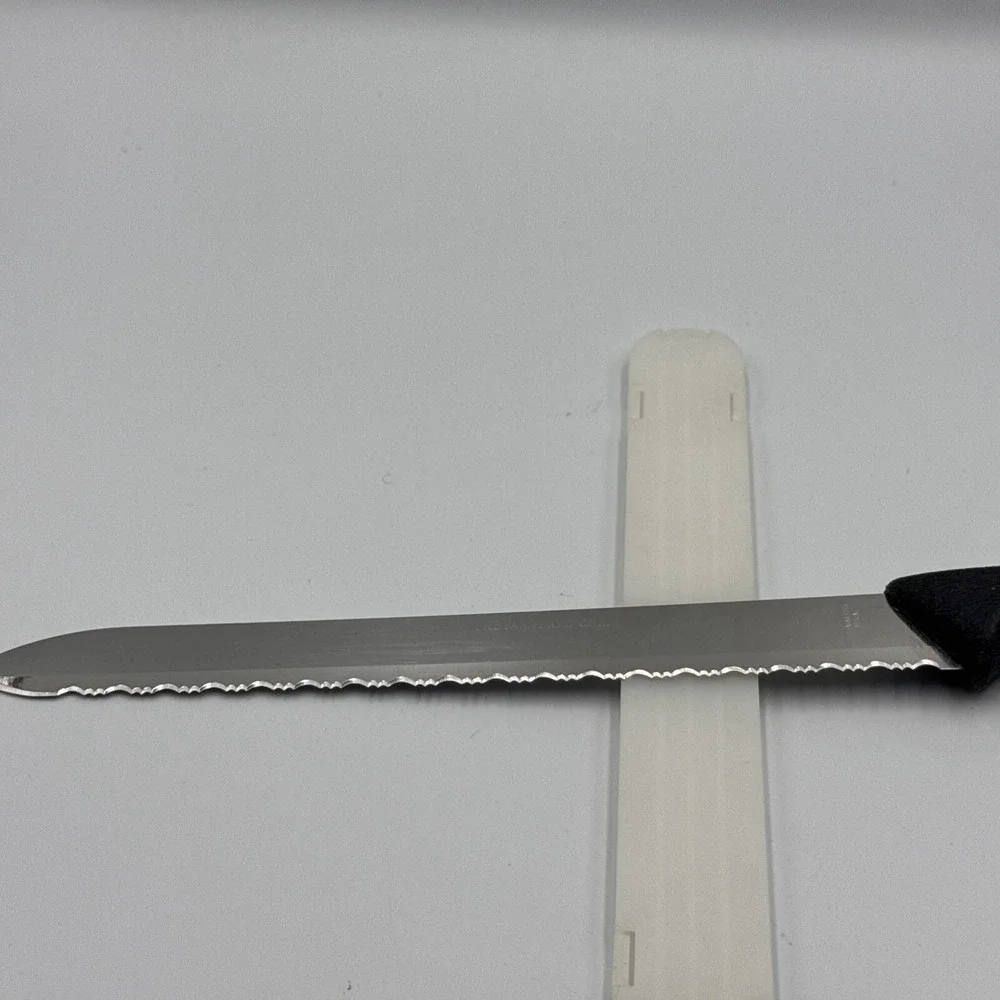 Pampered Chef Serrated Bread Knife Stainless Steel with Protective Sleeve‎ #1285